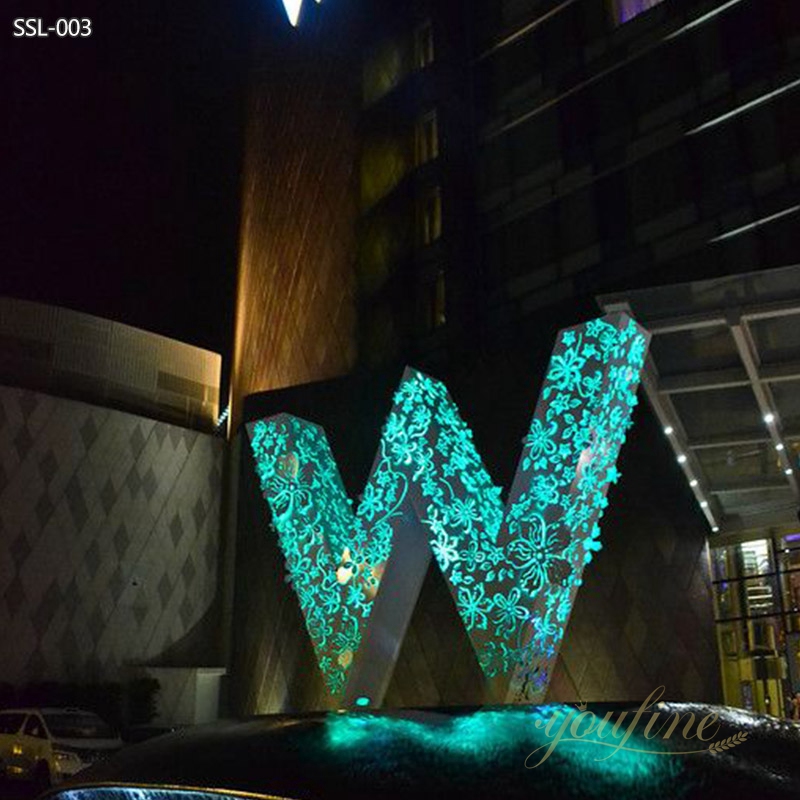 Large Outdoor Letter W Modern Art Sculpture Customization