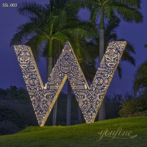 Large Outdoor Letter “W” Modern Art Sculpture Customization