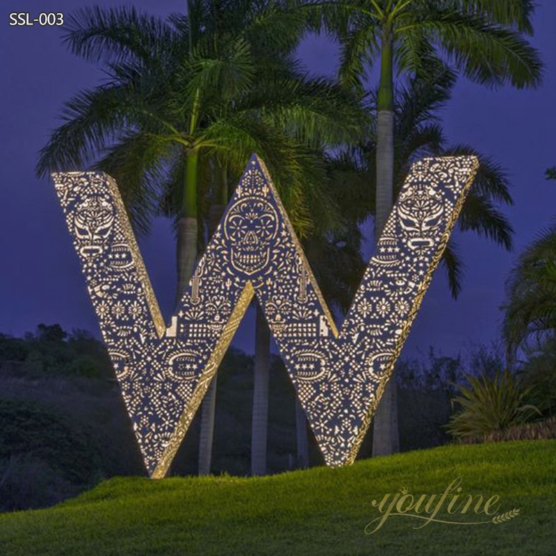 Large Outdoor Letter W Modern Art Sculpture Customization