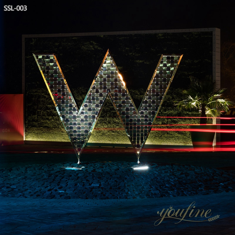 Large Outdoor Letter W Modern Art Sculpture Customization