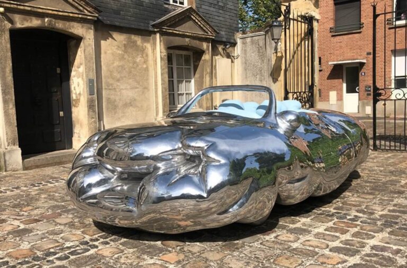 Chubby Cloud-Like Metal Car Sculpture