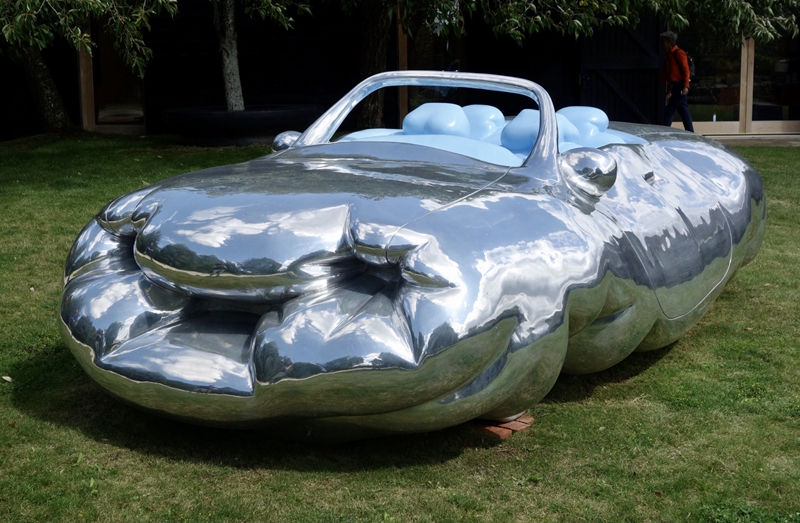 Chubby Cloud-Like Metal Car Sculpture