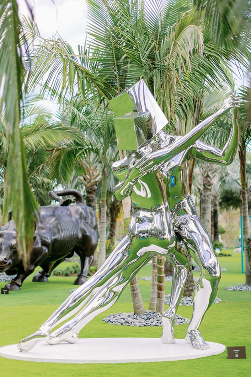 RESORT ART SCULPTURE