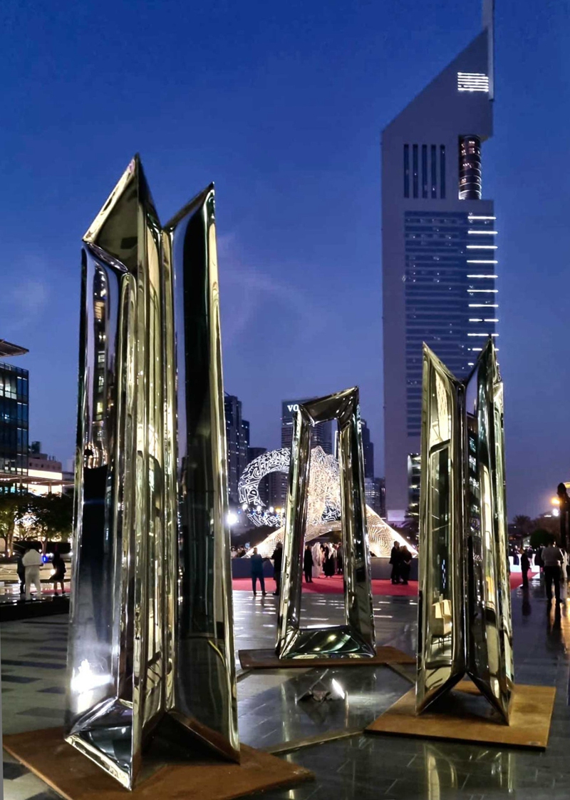 World famous urban art stainless steel sculpture