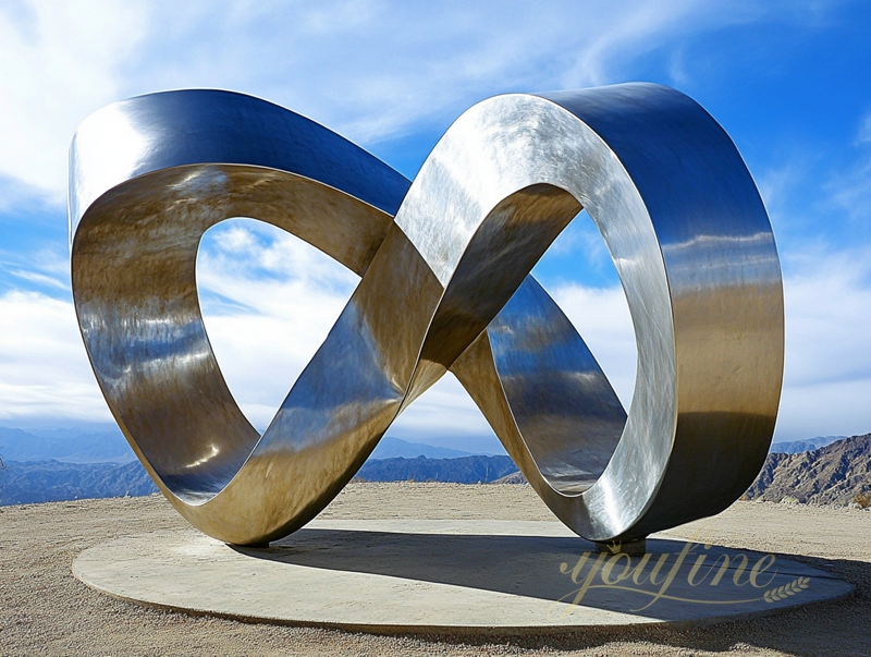 Stainless steel sculpture in the desert 