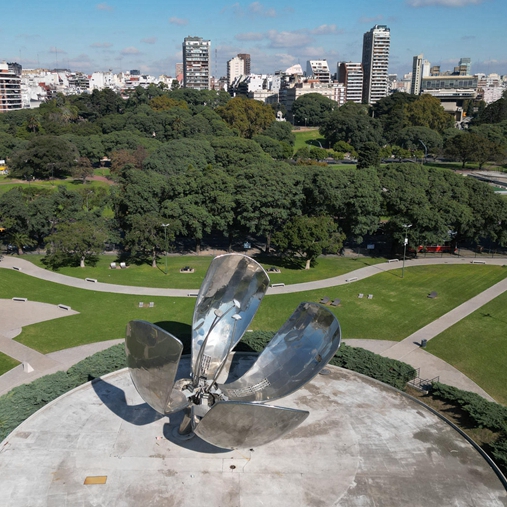 Floralis-Generica-sculpture