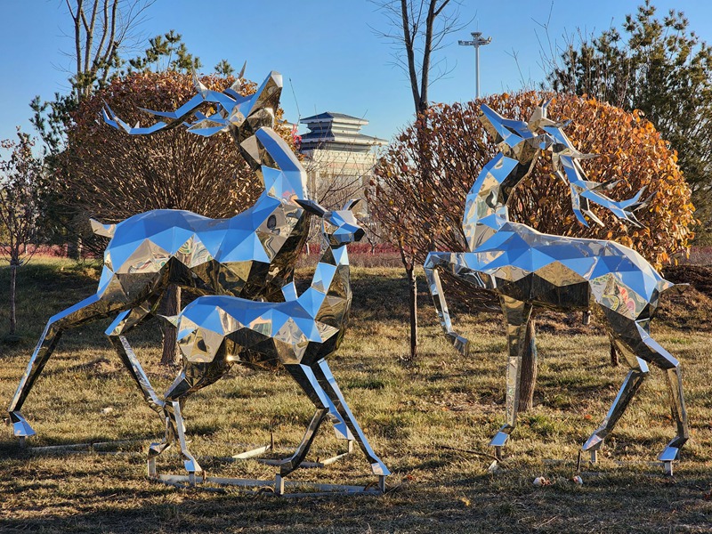 outdoor stainless steel geometric deer sculpture 