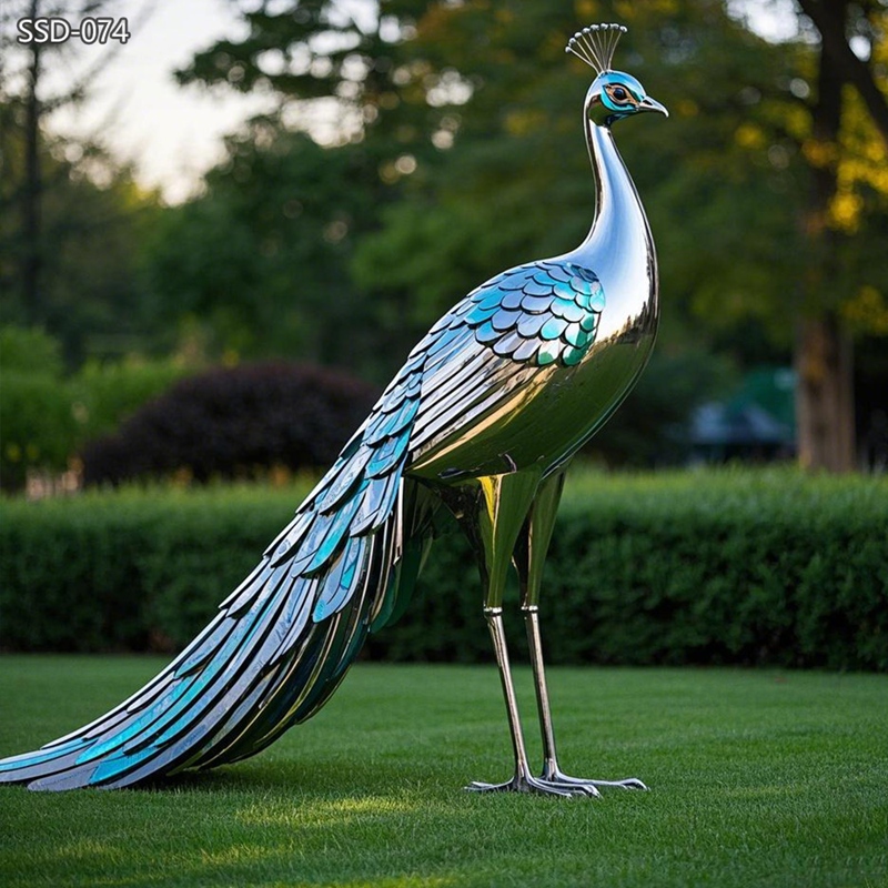 modern Outdoor Peacock Statue for lawn